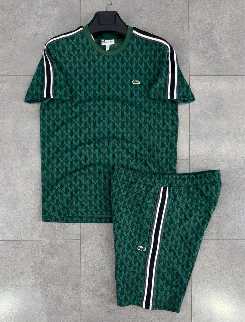 Set pentru bărbați Lacoste, tricou și pantaloni scurți verde cu monogramă jacquard.