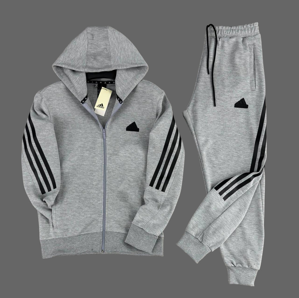 Trening bărbătesc Adidas, gri cu dungi verticale negre