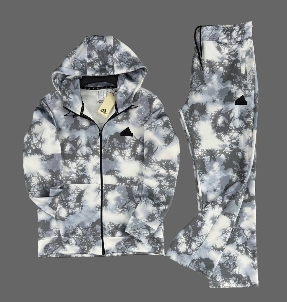 Trening bărbătesc Adidas, în alb și gri cu efect stropit