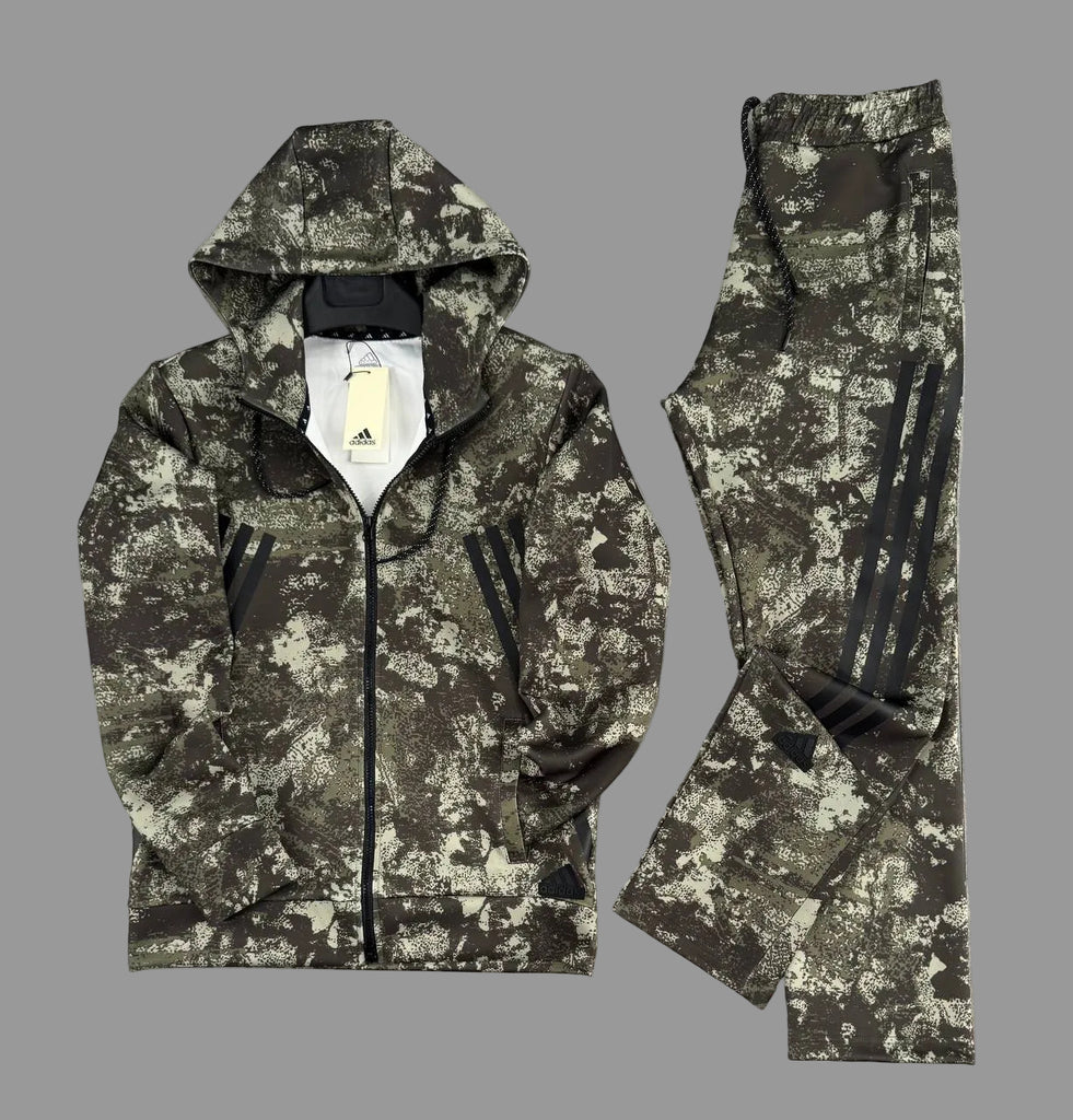 Trening bărbătesc Adidas, model de camuflaj pulverizat