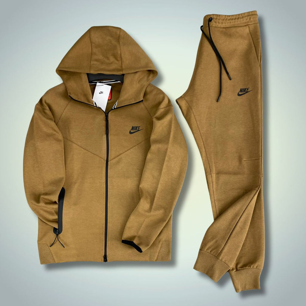 Treing Nike Tech Fleece,  pentru barbati, maro. Model 2023. Calitate premium