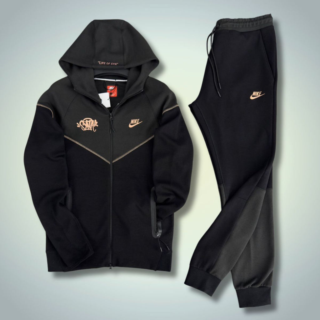 Trening pentru bărbați Nike x Syna World Tech Fleece, negru și grafit. Model 2024. Calitate premium