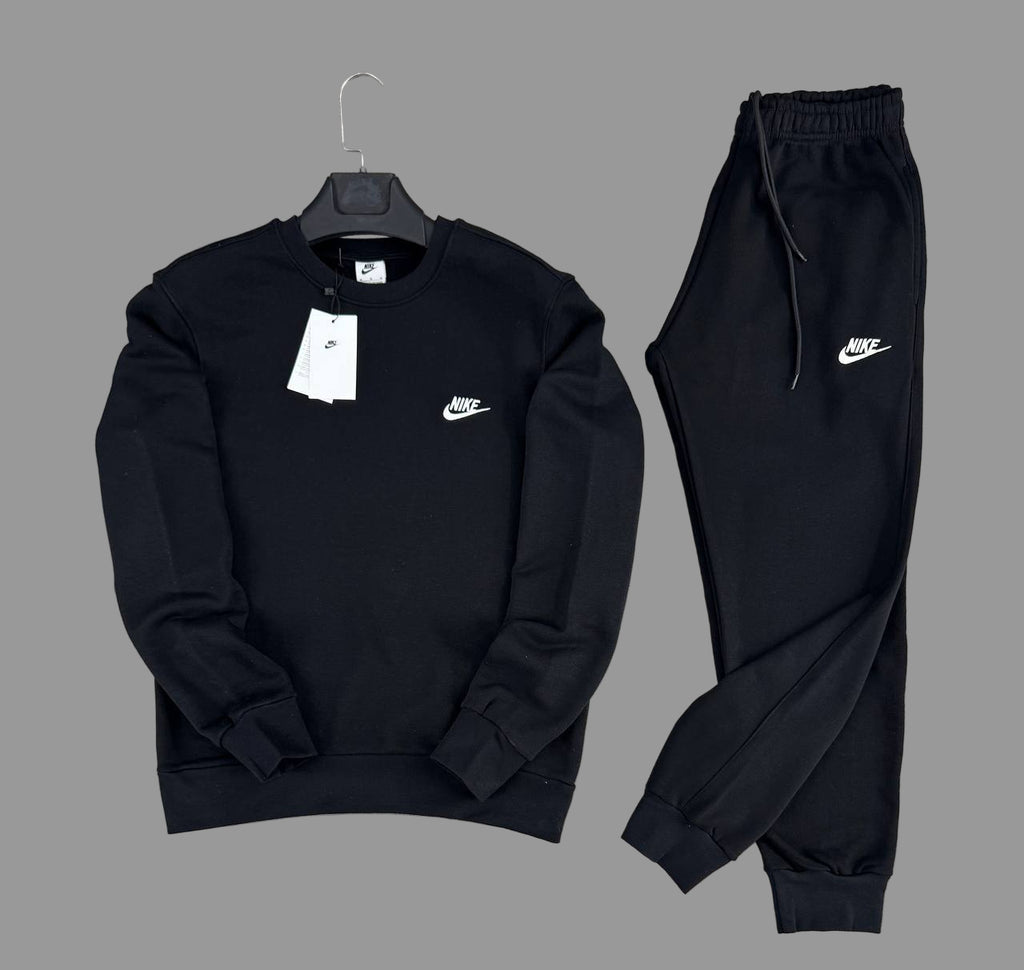 Set sport Nike pentru bărbați, negru, cu emblemă albă - bluză și pantaloni