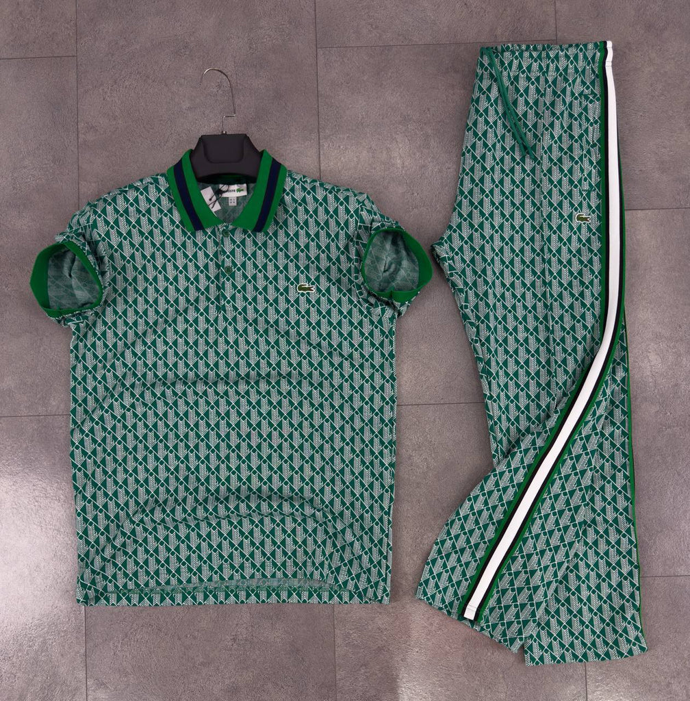 Set bărbătesc Lacoste, tricou cu guler și pantaloni lungi, de culoare verde, cu monogramă jacquard.