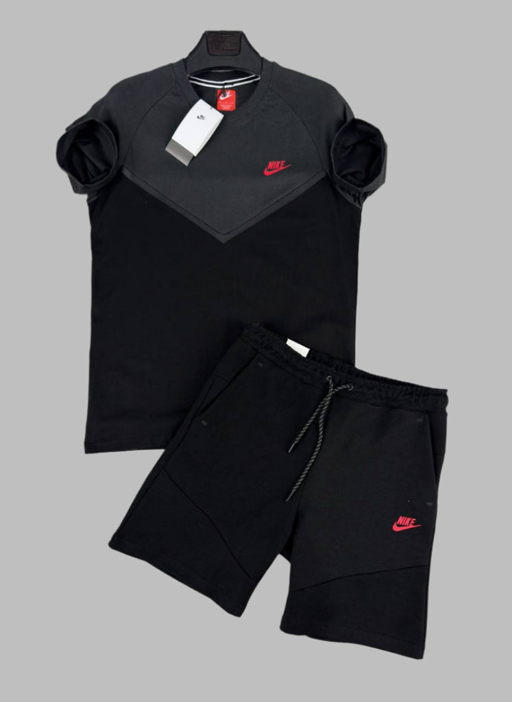 Set bărbătesc Nike Tech Fleece format din tricou bicolor, grafit și negru, și pantaloni scurți negri. Calitate premium.