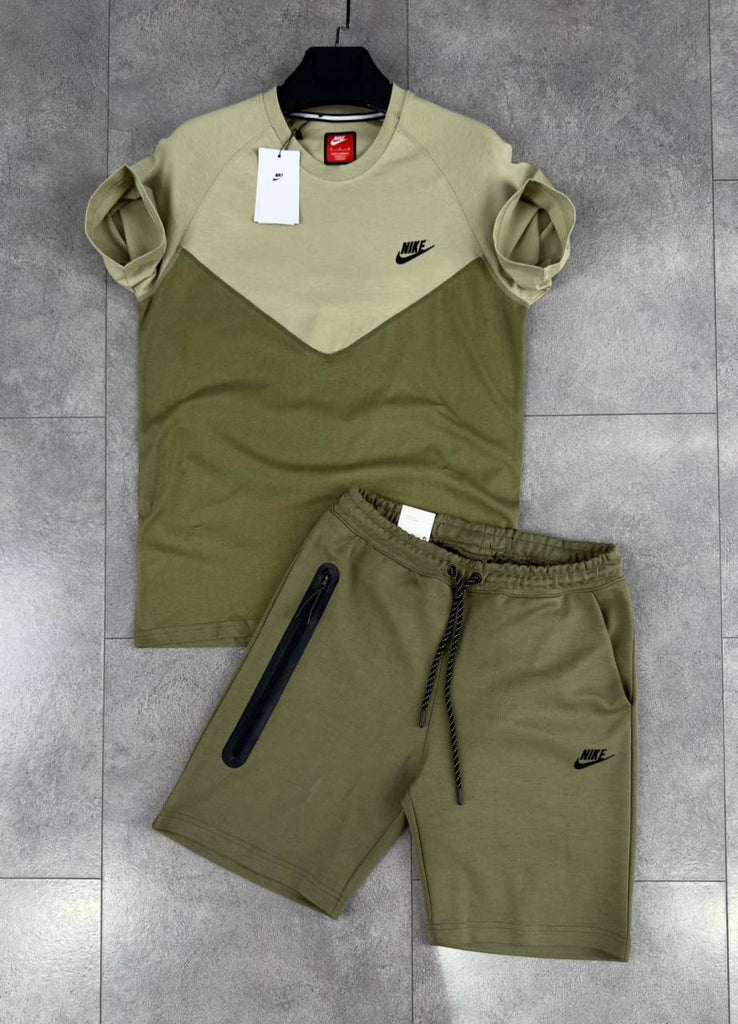 Set bărbătesc Nike Tech Fleece, format din pantaloni scurți și un tricou verde măsliniu. Calitate premium.