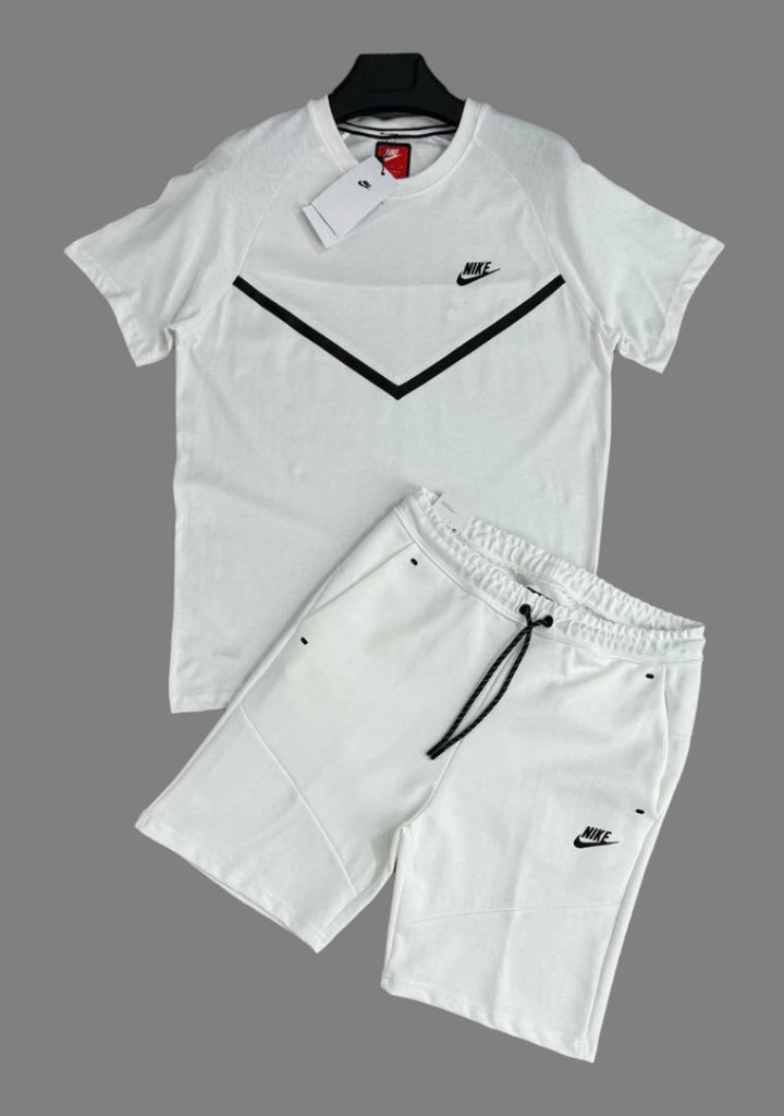 Set Nike Tech Fleece pentru bărbați - tricou și pantaloni scurți ecru