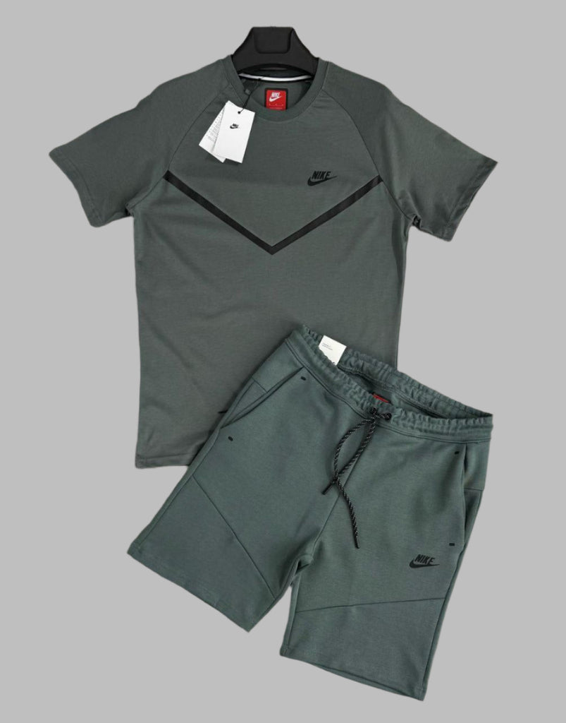 Set Nike Tech Fleece pentru bărbați - tricou și pantaloni scurți gri-verde închis