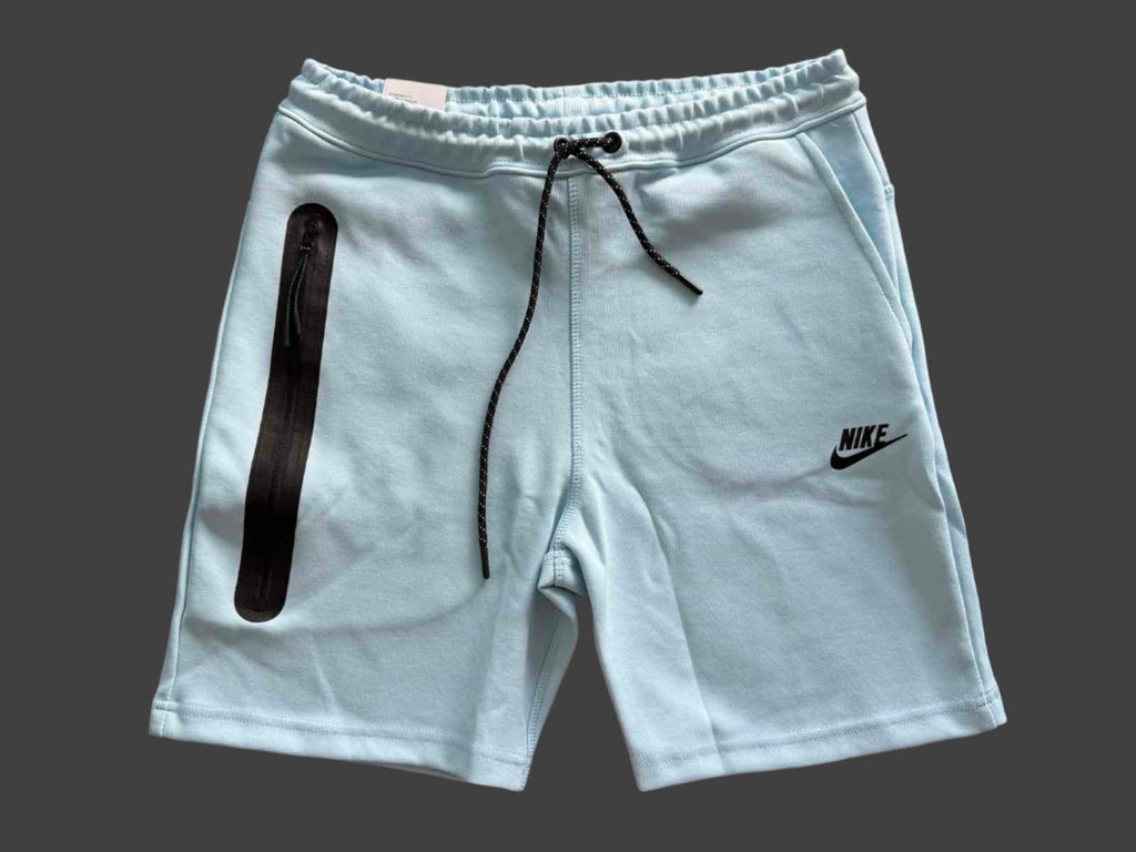 Pantaloni scurți sport Nike Tech Fleece pentru bărbați, culoare albastru deschis.