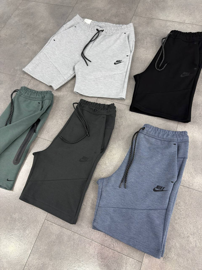 Pantaloni scurți sport Nike Tech Fleece pentru bărbați, gri clasic.