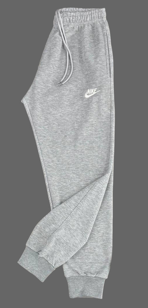 Pantaloni de trening Nike pentru bărbați, gri clasic cu emblemă albă