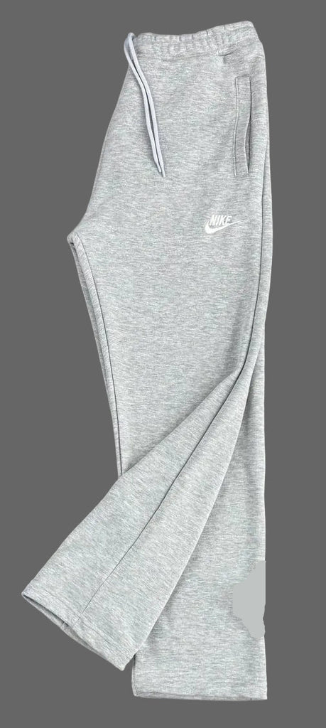 Pantaloni de trening Nike pentru bărbați, gri clasic cu emblemă albă, croială dreaptă