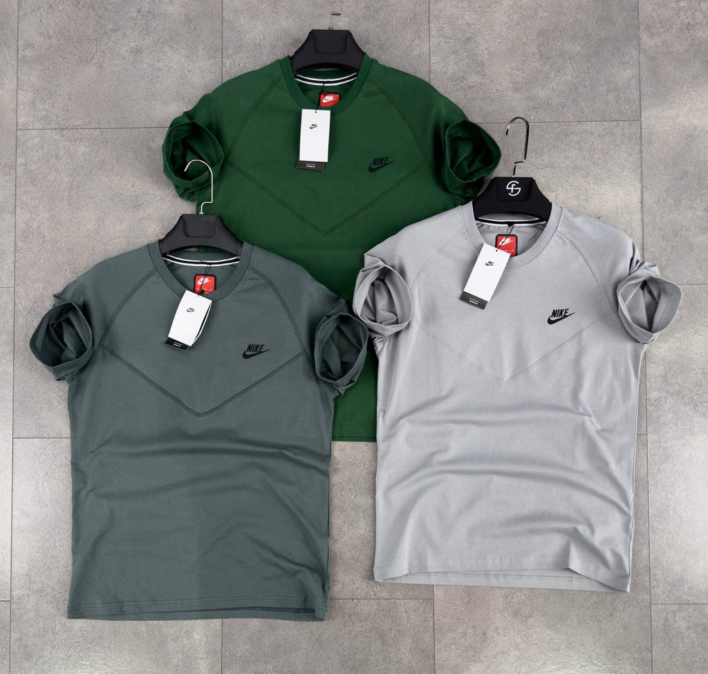 Tricou bărbați Nike, gri închis.