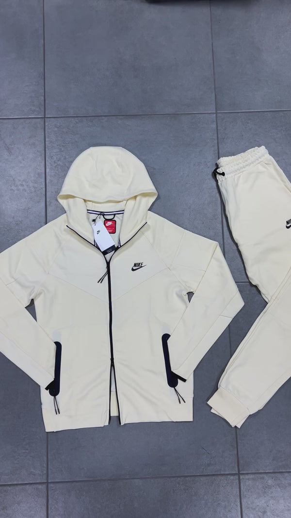 Treing Nike Tech Fleece, pentru barbati, alb fildeș. Model 2023. Calitate premium